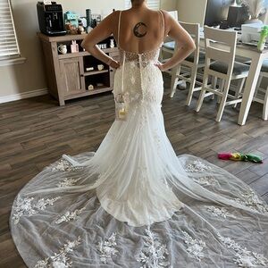 Elegant White Lace Wedding Dress